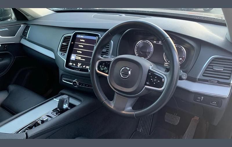 Used Volvo XC90 Momentum 232 HP (170 kW) 2022 Grey SUV