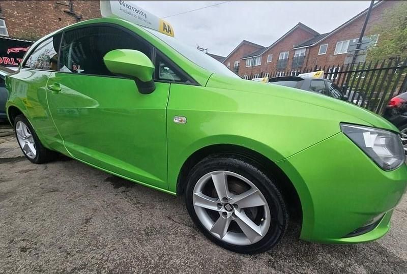 Usado Seat Ibiza Sport 85 CV (62 kW) 2014 Verde Utilitario