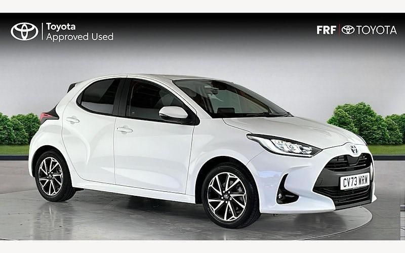 Used 2025 Toyota Yaris Hybrid Design Hatchback | £18,695 (Good price) - Image 1/4