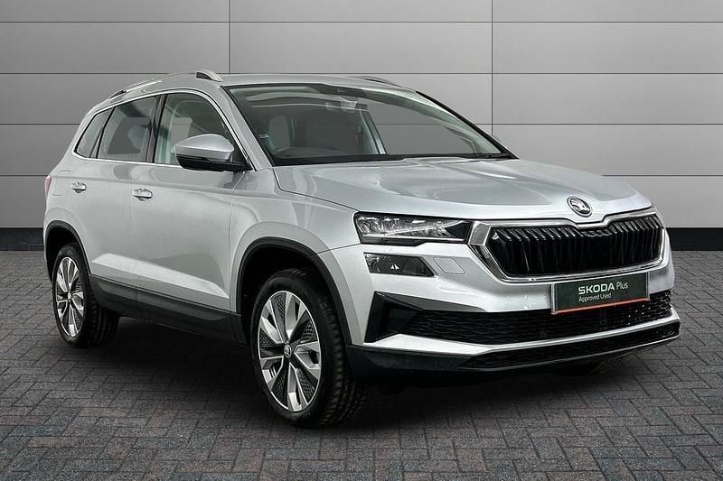 Brilliant silver metallic Used 2024 Skoda Karoq SE L SUV | £19,600 (Good price) - Image 1/4