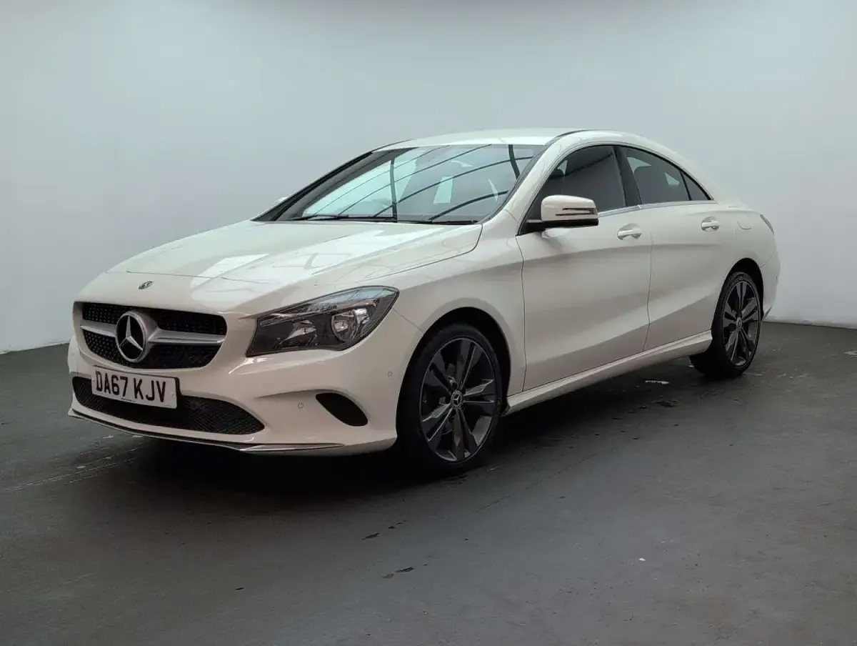 Used Mercedes CLA180 122 HP (89 kW) 2017 White Coupe
