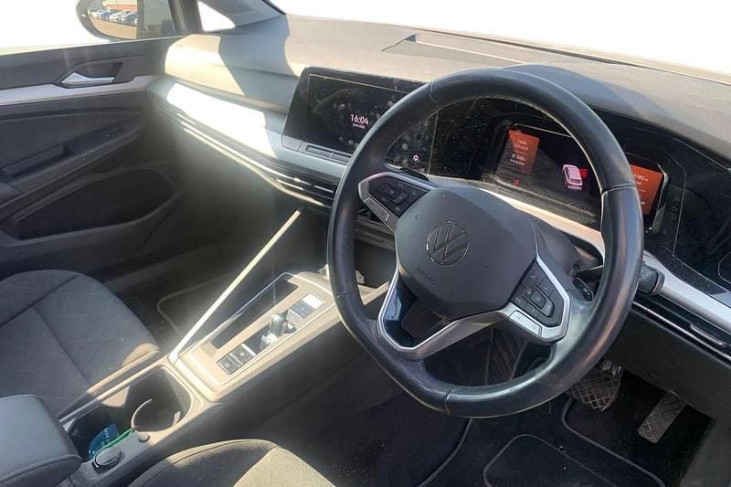 Second-hand VW Golf VIII Active 110 CP (80 kW) 2023 Gri Break