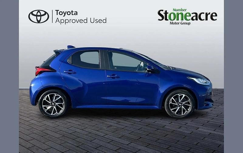 Used Toyota Yaris Hybrid Design 116 HP (85 kW) 2023 Blue Hatchback