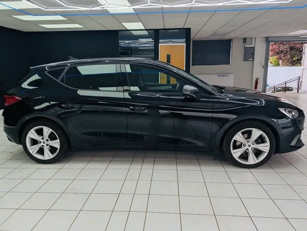 Begagnad Seat Leon FR 130 HK (95 kW) 2021 Svart Halvkombi