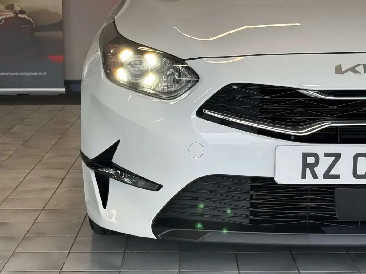 Used Kia Ceed 158 HP (116 kW) 2023 White Hatchback
