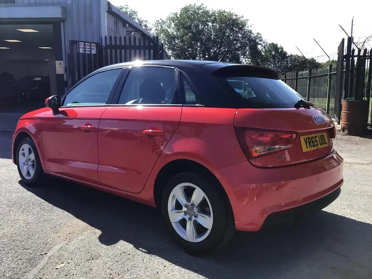 Used Audi A1 Sportback Design 95 HP (69 kW) 2015 Red Hatchback