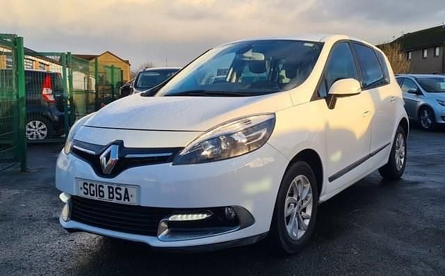 Used Renault Scénic III Dynamique 110 HP (80 kW) 2016 White MPV