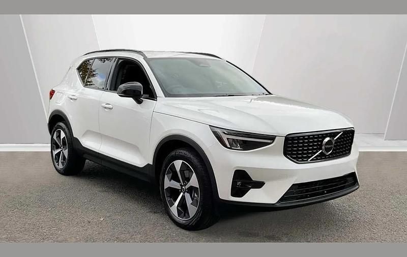 New Volvo XC40 Plus 161 HP (118 kW) 2026 Silver SUV