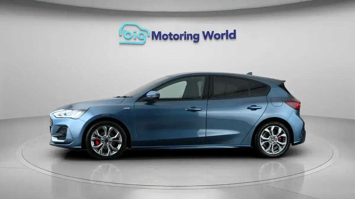 Used Ford Focus ST-Line 125 HP (91 kW) 2023 Blue Hatchback