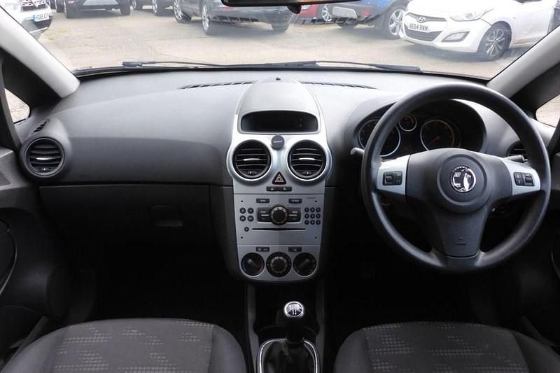 Second-hand Vauxhall Corsa 2013 Argintiu Hatchback