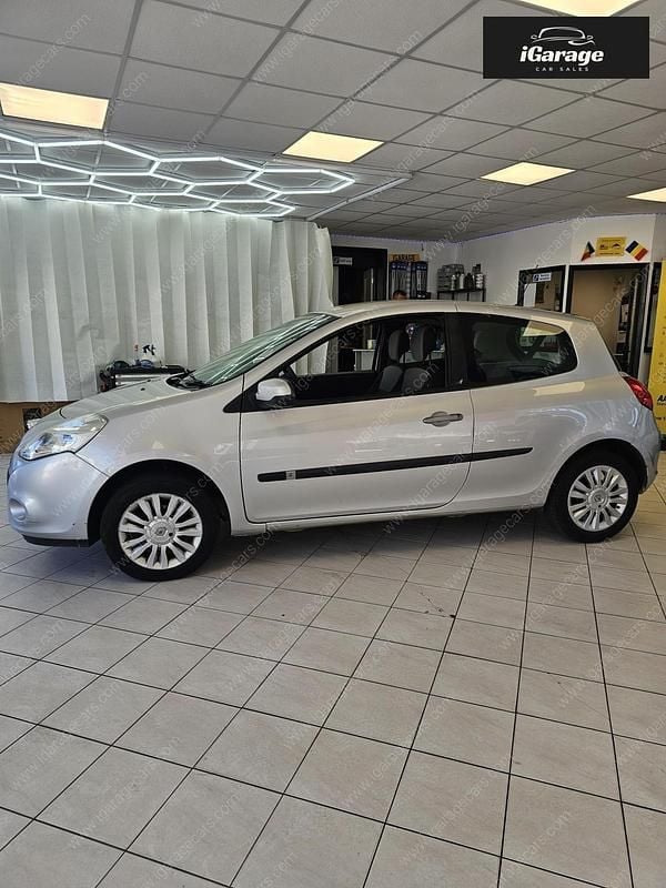 Used Renault Clio II 75 HP (55 kW) 2010 Silver Hatchback