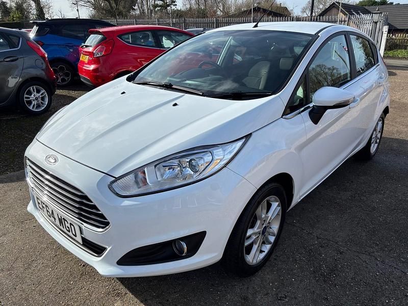 Used Ford Fiesta Zetec 2015 White Hatchback