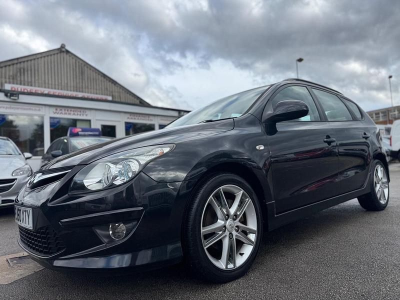 Black Used 2011 Hyundai i30 Premium Estate | £3,495 (Expensive) - Image 1/3