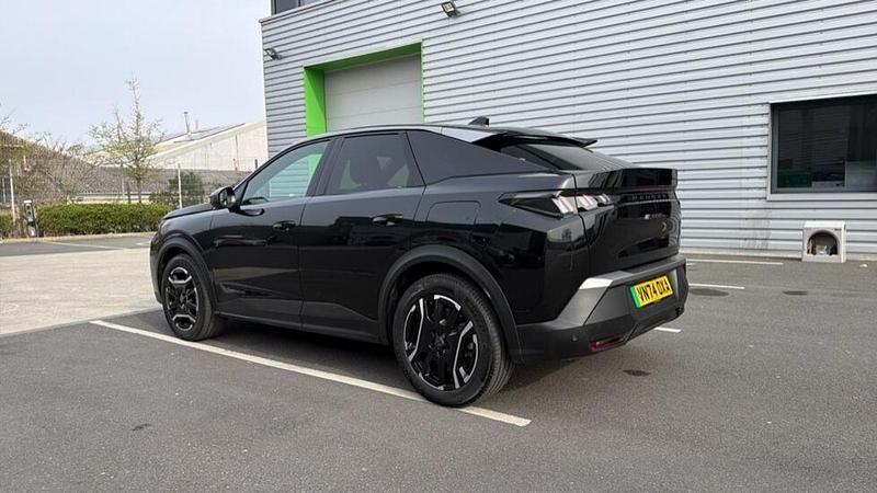 Used Peugeot e-3008 Allure 152 kW (207 HP) 2024 Black SUV