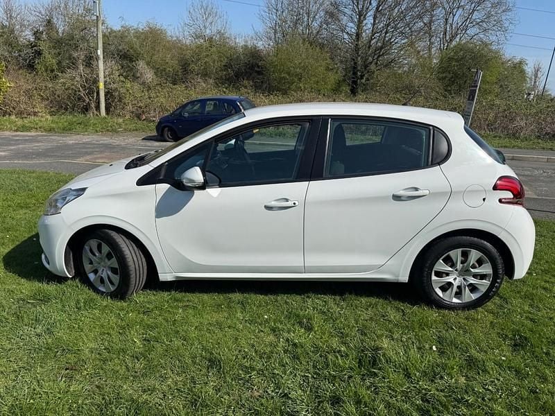 Used Peugeot 208 Access 2016 White Hatchback