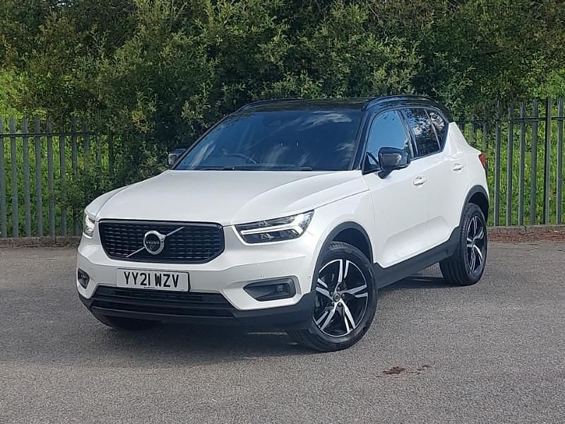 White Used 2021 Volvo XC40 R-Design SUV | £22,698 (A bit pricey) - Image 1/4