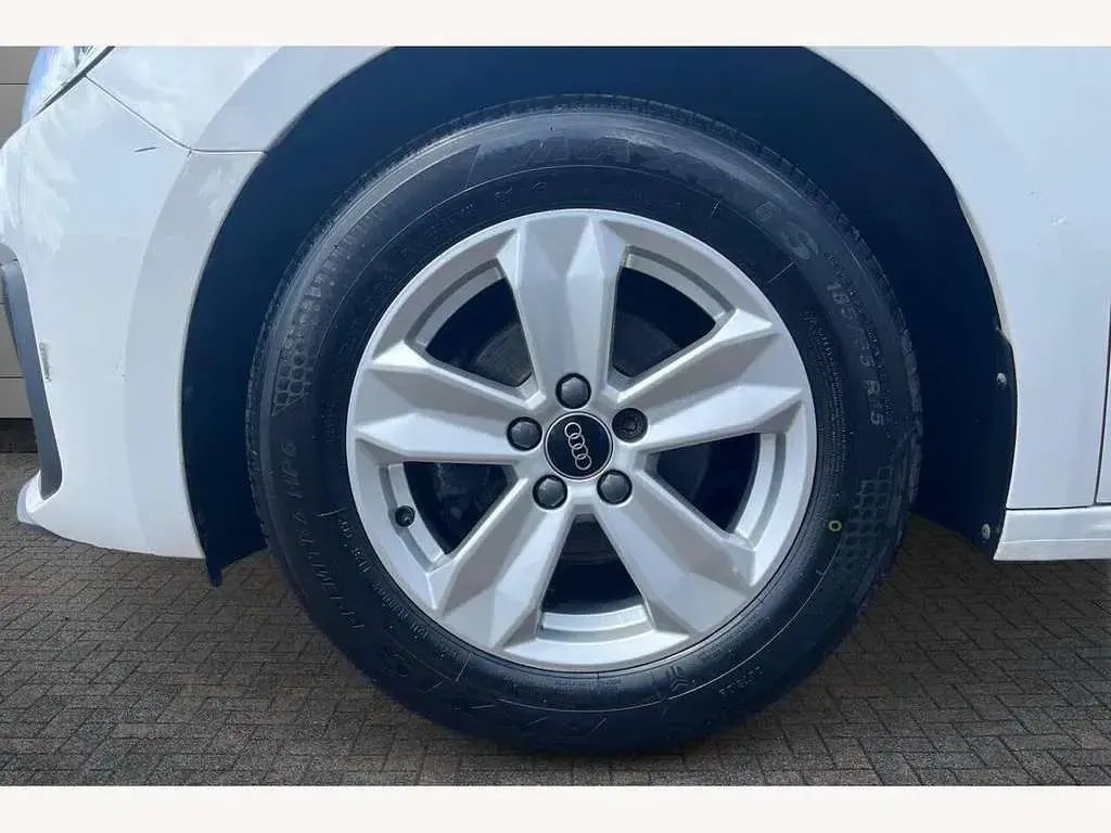 Used Audi A1 Design 95 HP (69 kW) 2023 White SUV