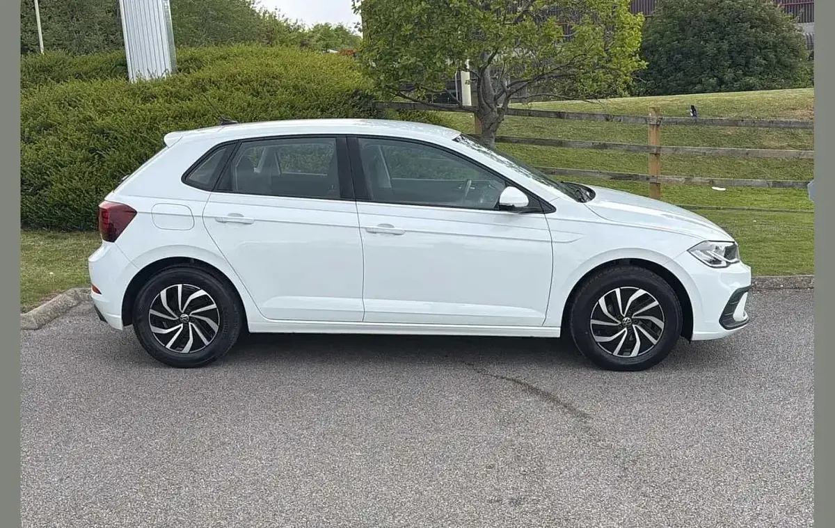 Second-hand VW Polo Life 95 CP (69 kW) 2024 Alb Hatchback