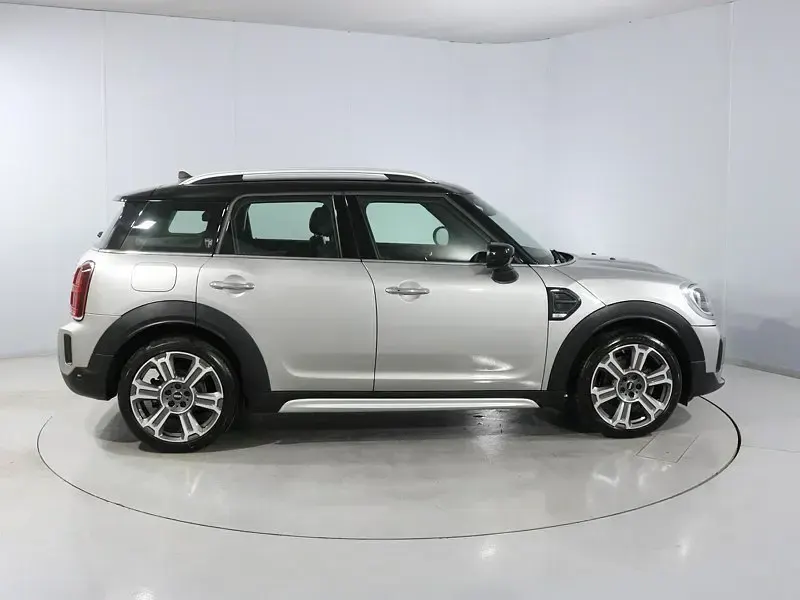 Begagnad Mini Cooper Exclusive 2023 Silver Halvkombi