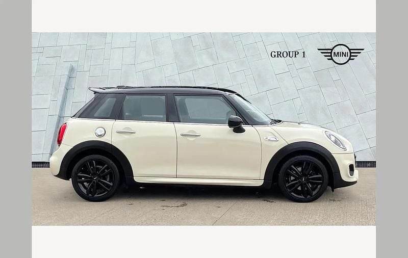 Used Mini Cooper S Sport 192 HP (141 kW) 2018 White Hatchback