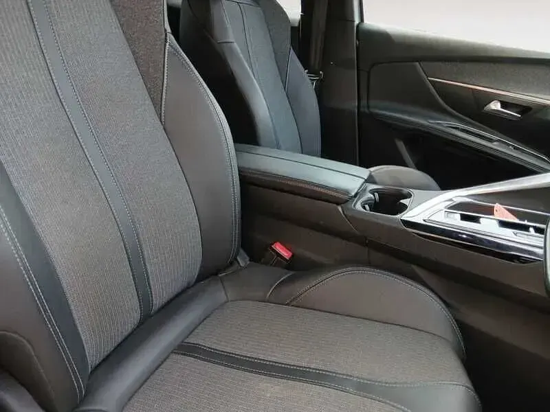 Used Peugeot 3008 Allure+ 131 HP (96 kW) 2023 Grey SUV