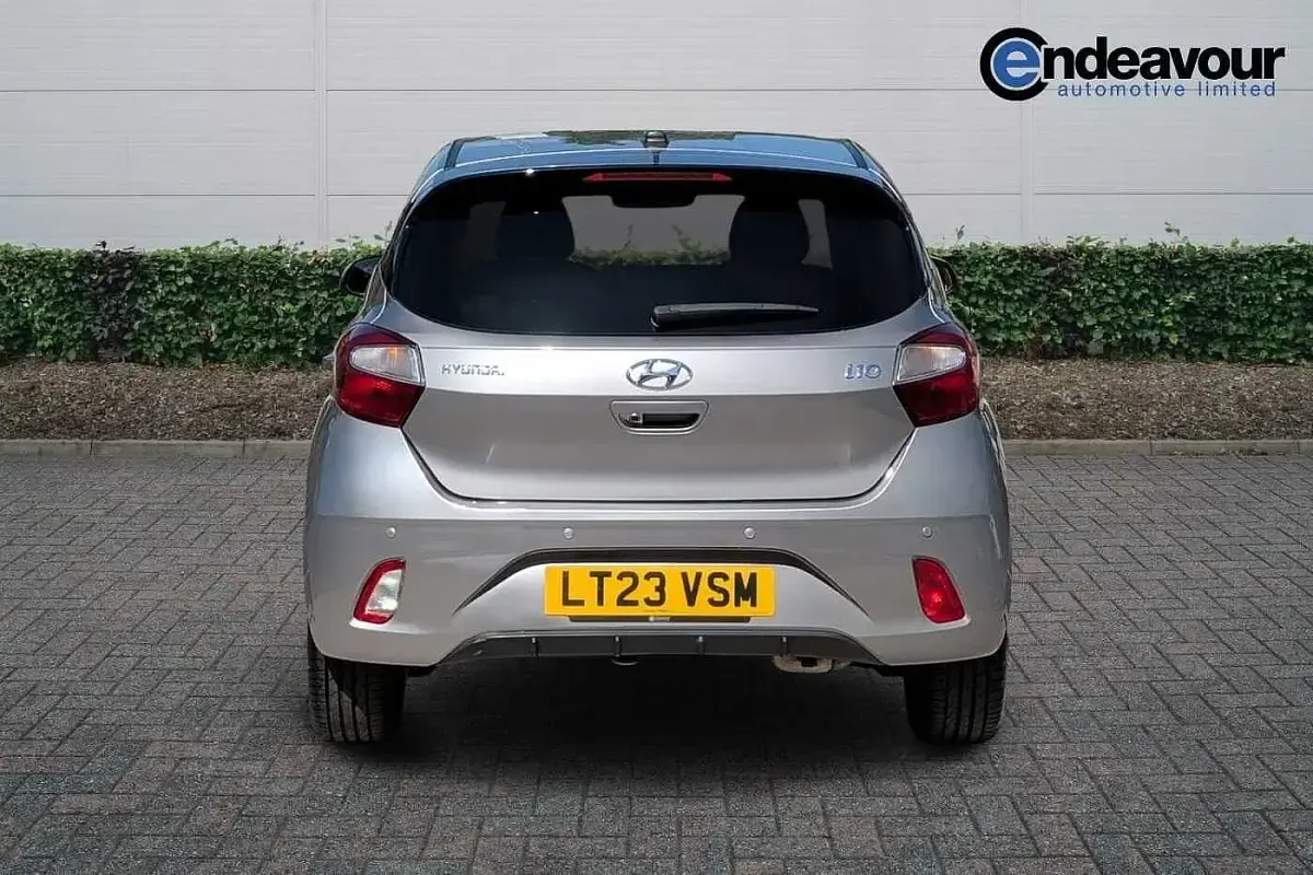 Used Hyundai i10 Premium 67 HP (49 kW) 2023 Bronze Hatchback
