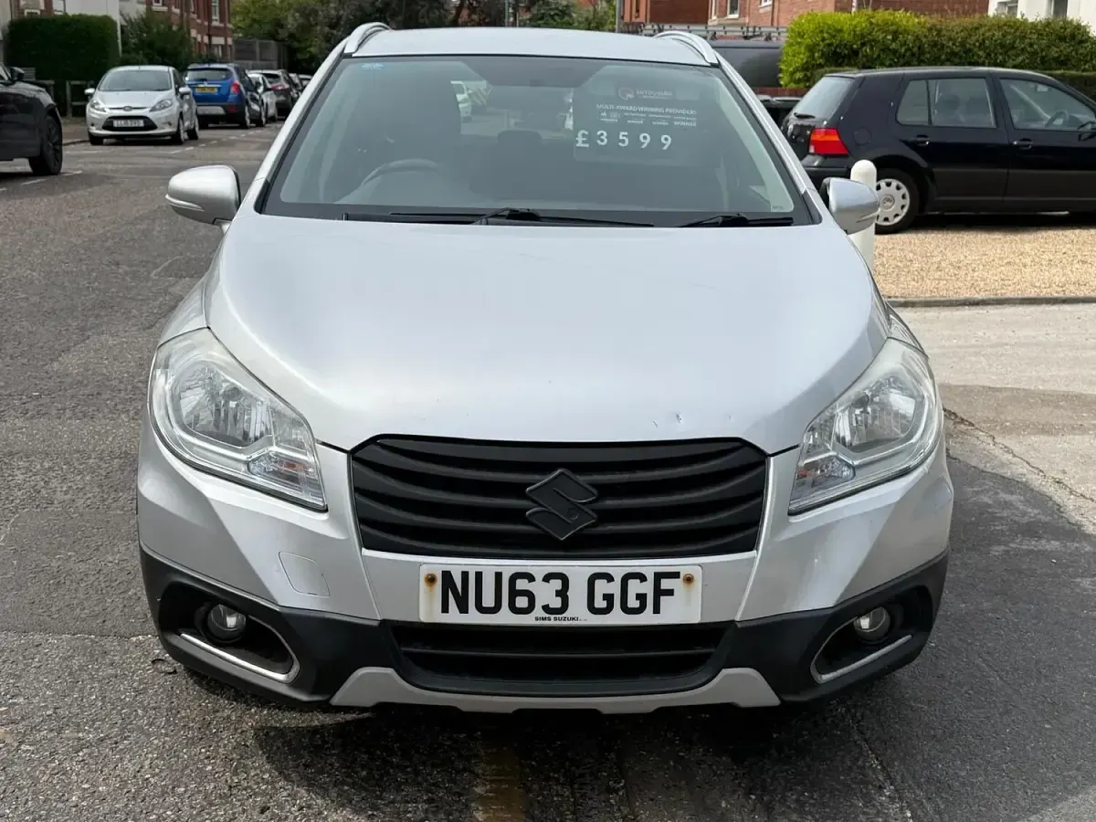 Usado Suzuki SX4 S-Cross SZ4 120 CV (88 kW) 2013 Plateado Utilitario