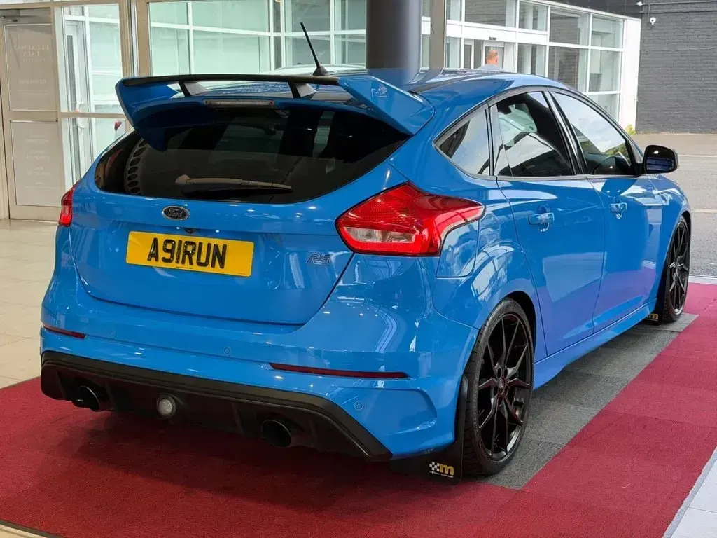 Used Ford Focus RS 350 HP (257 kW) 2017 Blue Hatchback