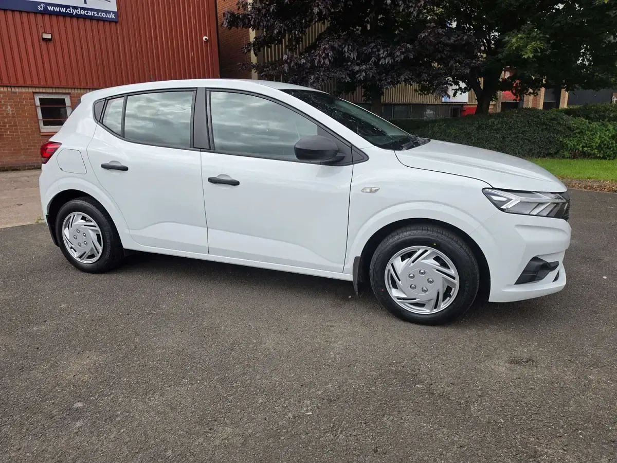 Used Dacia Sandero Essentiel 2021 White Hatchback