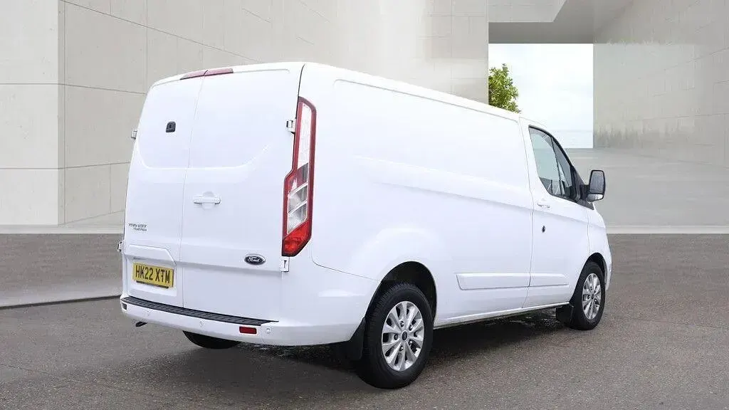 Used Ford Transit Custom Limited 130 HP (95 kW) 2022 White Van