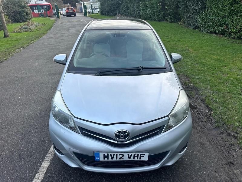 Used Toyota Yaris Multidrive S 99 HP (72 kW) 2012 Silver Hatchback