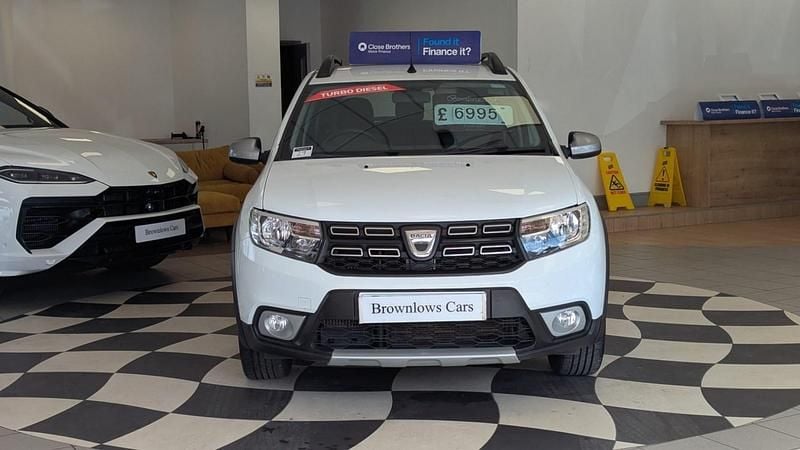 Used Dacia Sandero Ambiance 90 HP (66 kW) 2017 White Hatchback