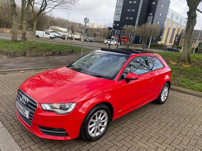 Used Audi A3 110 HP (80 kW) 2014 Red Hatchback