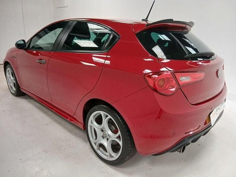 Used Alfa Romeo Giulietta Edizione Speciale 150 HP (110 kW) 2016 Red Hatchback