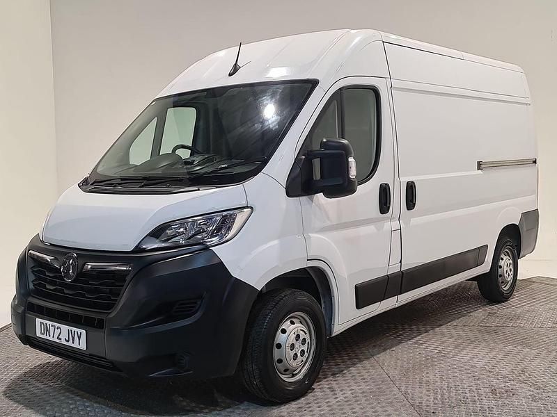 Used Vauxhall Movano 140 HP (102 kW) 2023 White MPV