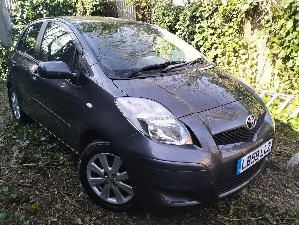 Used Toyota Yaris 101 HP (74 kW) 2009 Grey Hatchback