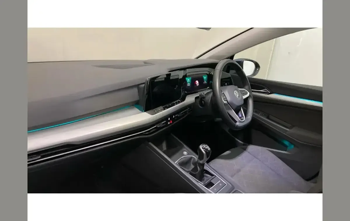 Used VW Golf VIII Life 130 HP (95 kW) 2021 Blue Hatchback
