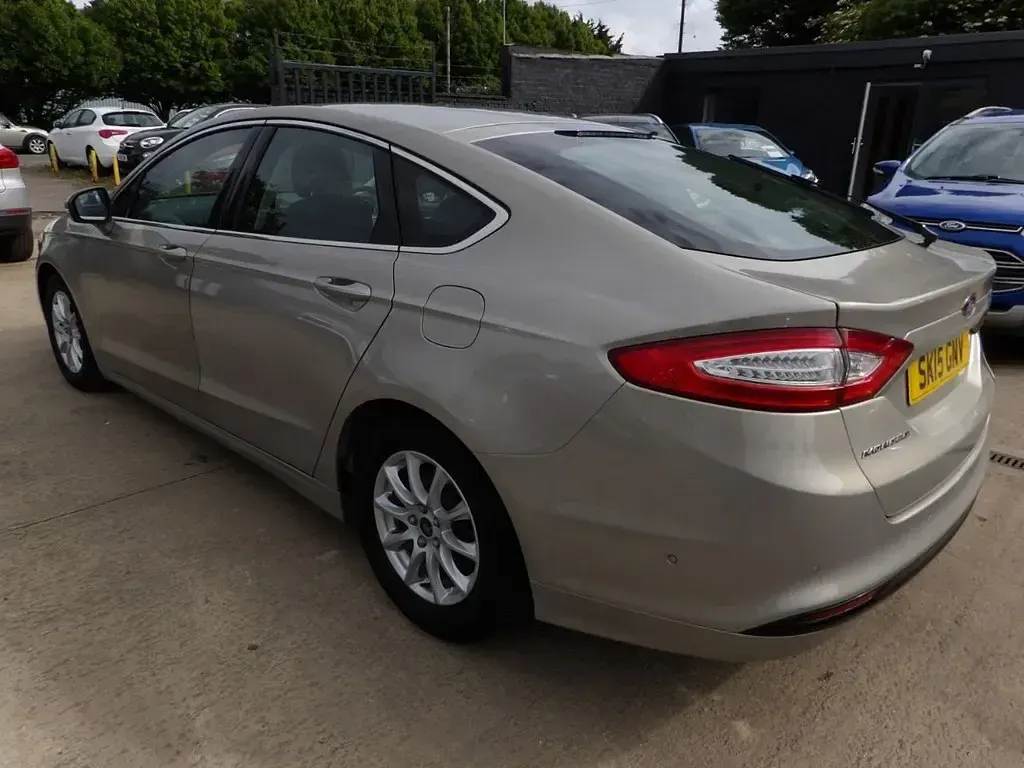 Used Ford Mondeo Titanium 115 HP (84 kW) 2015 Silver Hatchback