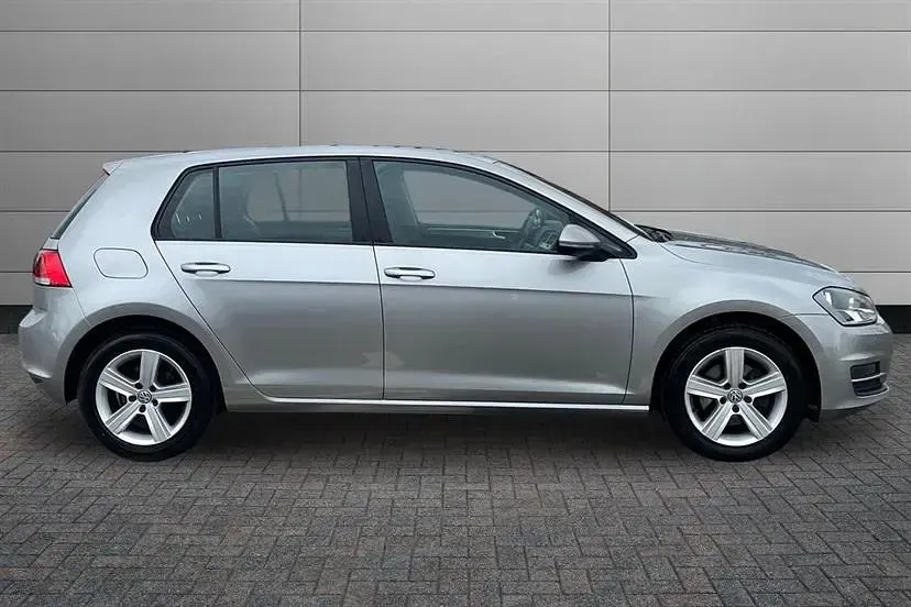 Begagnad VW Golf VII Edition 125 HK (91 kW) 2017 Silver Halvkombi