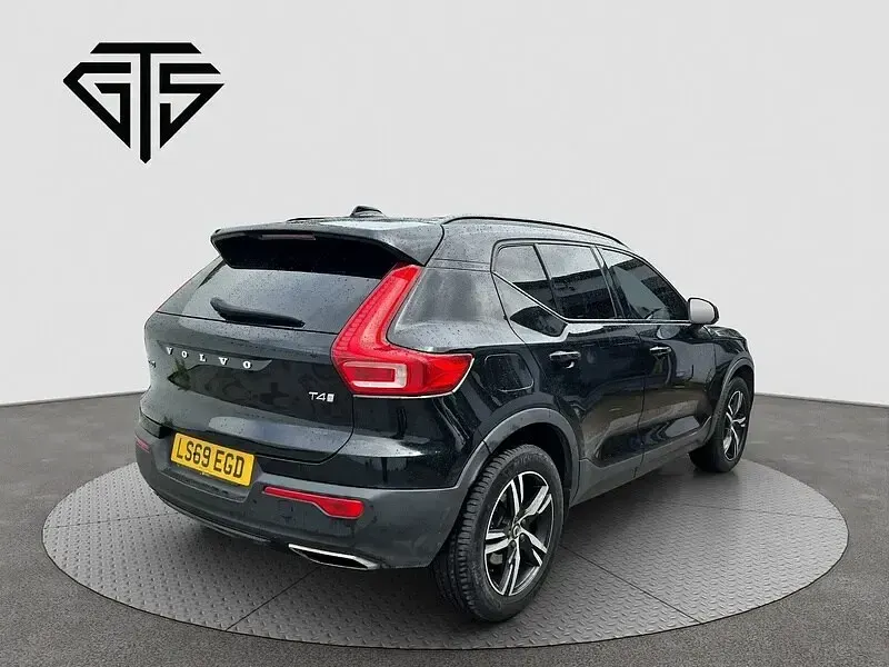 Used Volvo XC40 R-Design 190 HP (139 kW) 2019 Onyx black SUV