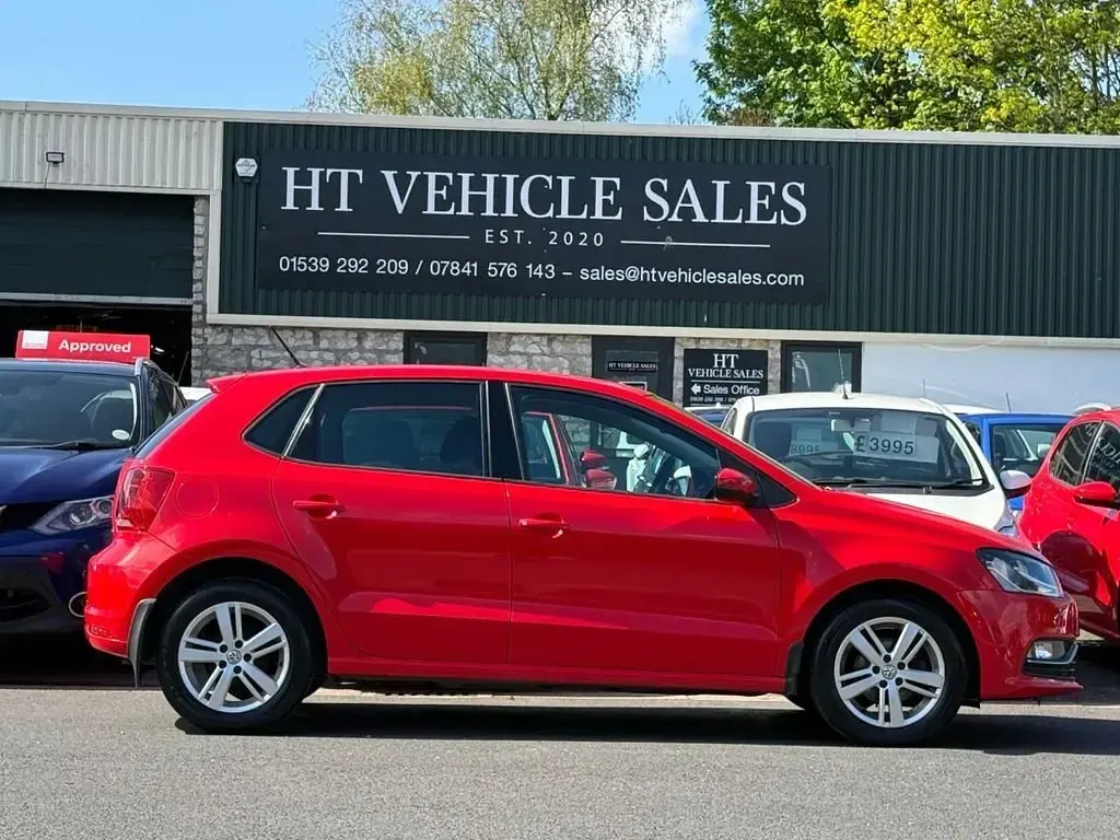 Used VW Polo Edition 60 HP (44 kW) 2017 Red Hatchback