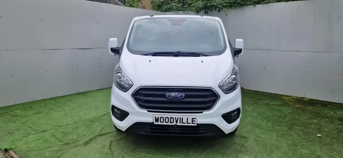 Used Ford Transit Custom Limited 170 HP (125 kW) 2018 White Van