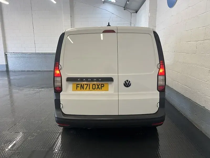 Usado VW Caddy 102 CV (75 kW) 2021 Blanco Monovolumen