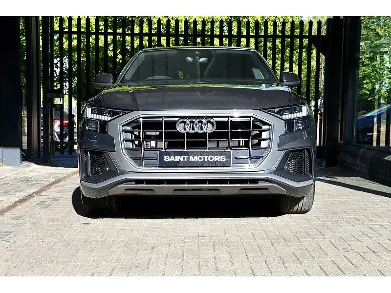 Begagnad Audi Q8 S-Line 340 HK (250 kW) 2022 Grå SUV