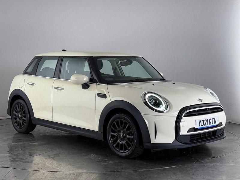 Begagnad Mini Cooper Classic 136 HK (100 kW) 2021 Vit Halvkombi