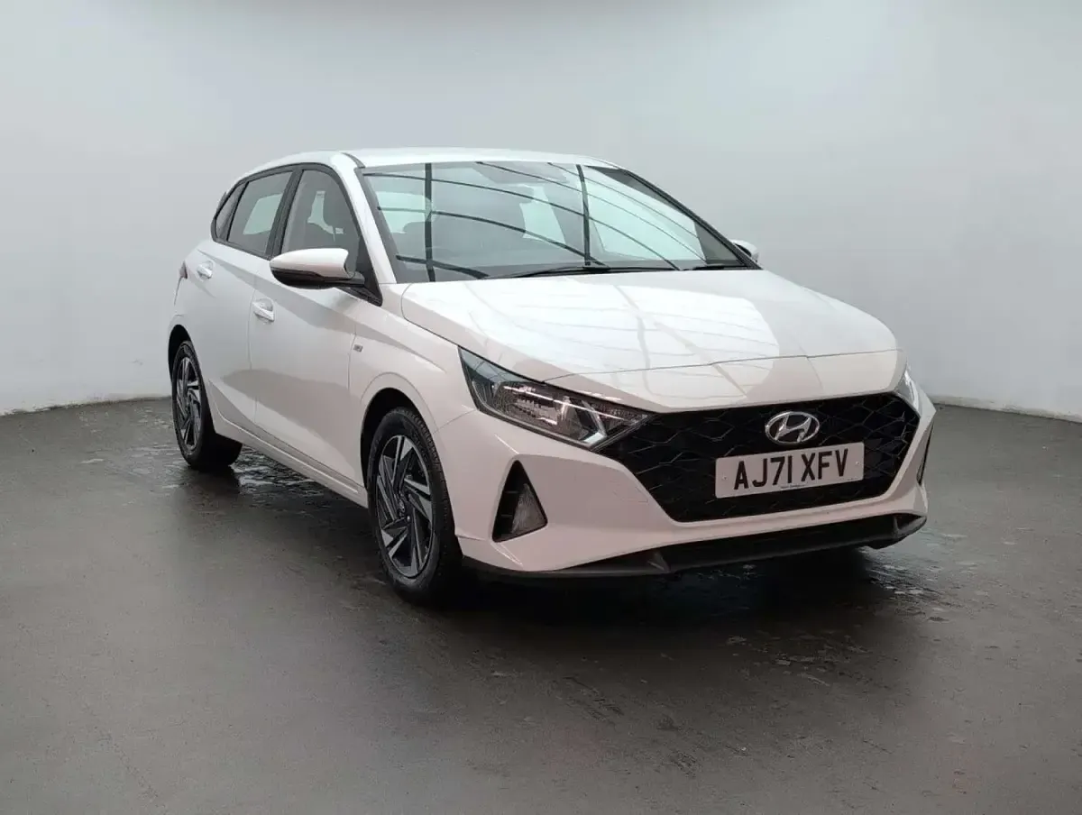 Used Hyundai i20 SE 100 HP (73 kW) 2022 White Hatchback