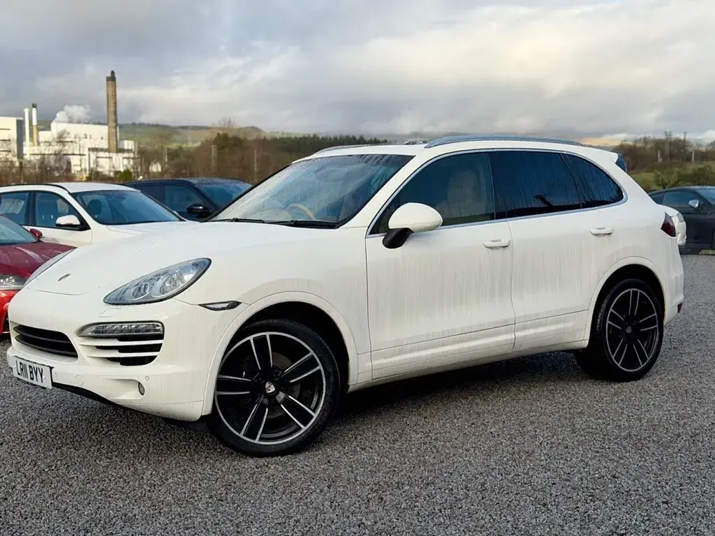 Used Porsche Cayenne 240 HP (176 kW) 2011 White SUV