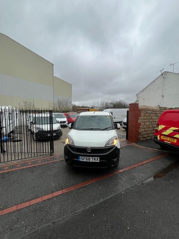 Used Fiat Doblò 95 HP (69 kW) 2018 White MPV