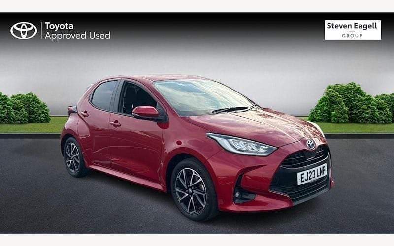 Used 2025 Toyota Yaris Hybrid Design Hatchback | £18,459 (Fair price) - Image 1/3