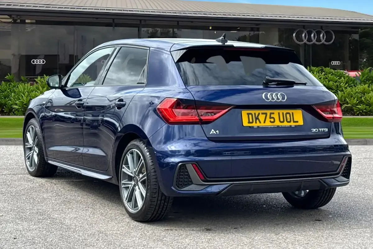 Używany Audi A1 S-Line 116 KM (85 kW) 2025 Niebieski SUV